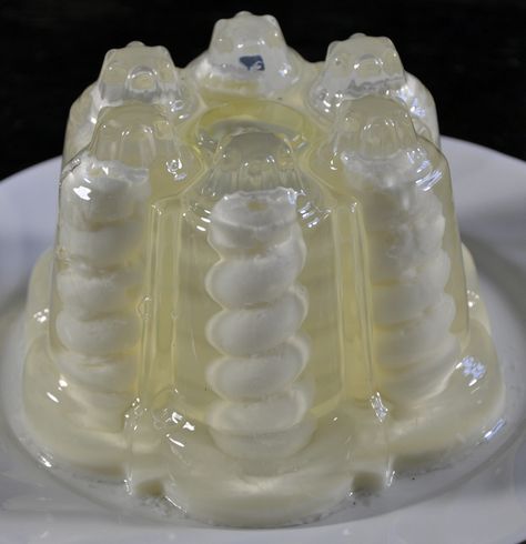 Jelly Maker, Bompas And Parr, Food Sculpture, The Industrial Revolution, Jelly Cake, Food Party, Jelly Mould, Food History, Weird Food