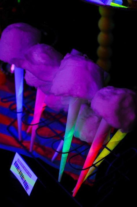 Do It Yourself Decoration, Neon Birthday, Blacklight Party, 13th Birthday Parties, Birthday Party For Teens, Party Animals, Teen Birthday, Glow Party, Sweet 16 Parties