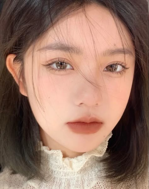 Warm Toned Makeup Looks, Warm Korean Makeup, Douyin Eyebrows, Makeup For Warm Tone, Korean Style Makeup Natural, Simple Makeup Looks Korean, Douyin Natural Makeup, Warm Tone Makeup Korean, Warm Tone Makeup Looks