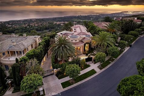 14 Channel Vis, Newport Coast, CA 92657 | MLS #NP23165743 | Zillow Newport Beach House, Villa Resort, Newport Coast, Beautiful Houses, Resort Villa, Tupac, Beach Houses, Newport Beach, Role Play