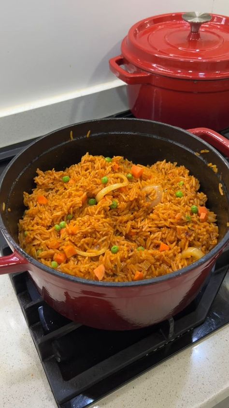 Jollof Rice Aesthetic, Jollof Rice And Chicken, Cameroonian Food, Rice Aesthetic, Nigeria Food, Fruit Ideas, Jollof Rice, Vegetable Rice, Healthy Food Dishes