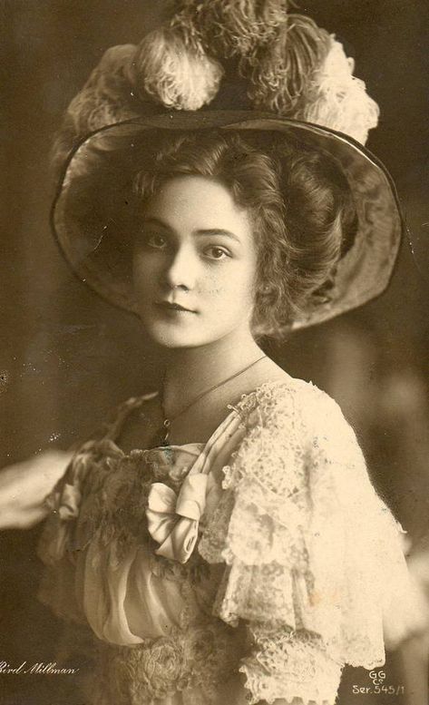 Collage Items, Portrait Vintage, Gibson Girl, Victorian Women, Photo Vintage, British Actresses, Edwardian Era, Vintage Portraits, Edwardian Fashion