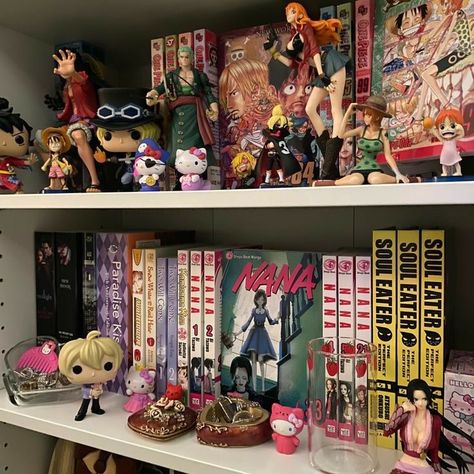 Design A Superhero, Book And Bed, Manga Shelves, Manga Shelf, Anime Bedroom Ideas, Chambre Inspo, Otaku Room, Room Desk, Anime Room