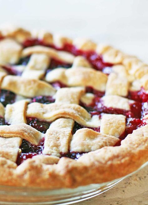 Rhubarb Berry Pie Blackberry Rhubarb Pie, Rhubarb Berry Pie, Rhubarb Ideas, Brulee Pie, Desserts Pie, Berry Pie Recipe, Rhubarb Recipes Pie, Mixed Berry Pie, Blackberry Pie