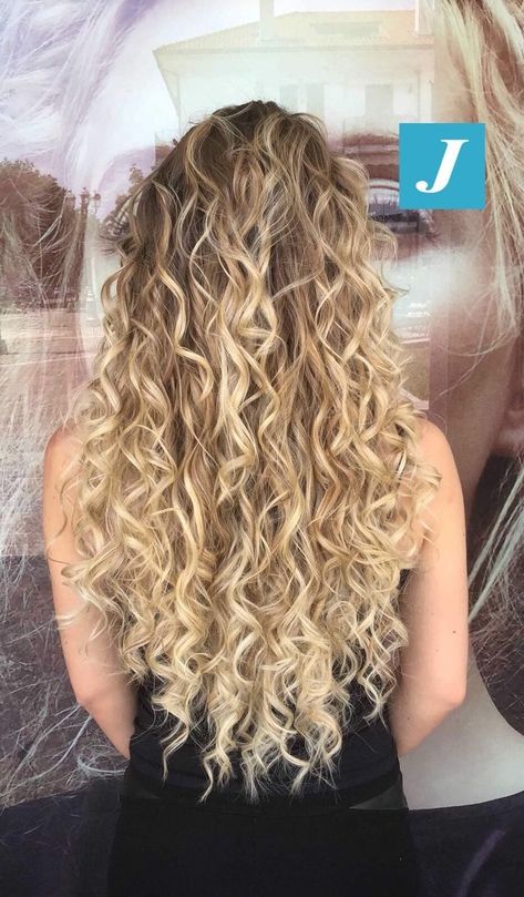 Naturally Curly Hair Blonde Balayage, Brown Curly Hair Blonde Balayage, Blonde Balayage On Naturally Curly Hair, Curly Blonde Hair Balayage, Sandy Blonde Curly Hair, Blond Curly Hair Highlights, Blonde Curly Hair With Highlights, Highlights Curly Hair Blonde, Curly Bayalage Hair