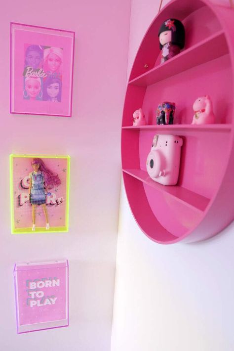 Barbie Dreamhouse + Celebrity Ferne McCann - MK Kids Interiors Barbie Inspired Room Decor, Barbie Themed Playroom, Barbie Themed Nursery, Girls Barbie Bedroom, Barbie Theme Bedroom, Barbie Inspired Room, Barbie Bedroom Ideas Kids, Barbie Playroom, Barbie Themed Room