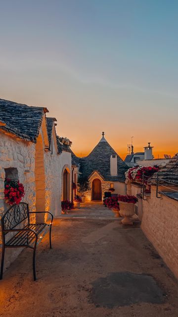 Trullo Puglia Italy, Italy Alberobello, Alberobello Italy, Italian Town, Italy Holidays, Italy Aesthetic, Puglia Italy, Brno, Travel Photographer