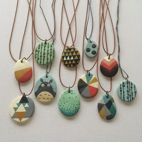 Painted Pendants, Polymer Clay Pendants, Clay Pendants, Science Crafts, Polymer Clay Jewelry Diy, Polymer Crafts, Beaded Jewels, Polymer Jewelry, Polymer Clay Necklace