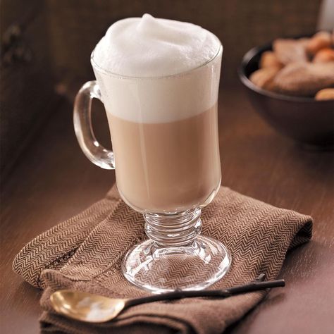 Easy Cappuccino How To Make Cappuccino, Caramel Cappuccino, Cappuccino Recipe, Homemade Irish Cream, Honey Coffee, Expensive Coffee, Coffee Ingredients, Cappuccino Machine, Cappuccino Coffee