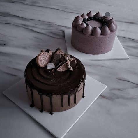 Korean Cake Chocolate, Chocolate Cake Aesthetic Korean, Kue Tart Simple, Korean Chocolate Cake, Choco Aesthetic, Grunge Ulzzang, Honey Aesthetic, Aesthetic Korean Fashion, Korean Fashion Aesthetic