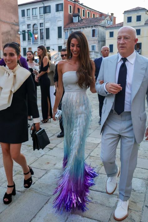 Amal Clooney steals the show at Venice Film Festival in back-to-back glamorous gowns Classy Red Carpet Dresses, Amal Clooney Aesthetic, Venice Red Carpet, Amal Clooney Wedding Dress, Amal Clooney Twins, Amal Clooney Wedding, Aesthetic Lawyer, Amal Alamuddin Style, George Clooney Amal Alamuddin