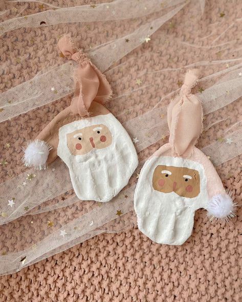 Diy Play Food, Handprint Santa, Santa Handprint, Baby Christmas Crafts, Salt Dough Christmas Ornaments, Handprint Ornaments, Salt Dough Ornaments, Dough Ornaments, Baby Handprint