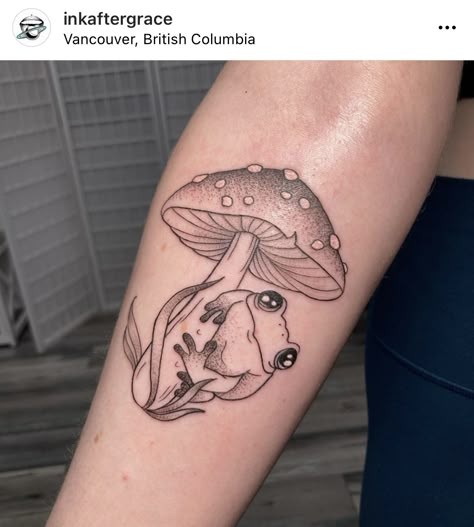 Henna Ink, Mushroom Tattoo, Frog Tattoo, Tatoo Inspiration, Mushroom Tattoos, Frog Tattoos, Fairy Tattoo, Makeup Tattoos, Mushroom Art