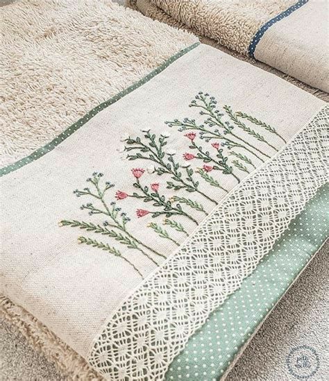 Towel Embroidery Designs, Embroidered Bath Towels, Towel Embroidery, Brazilian Embroidery, Simple Embroidery, 자수 디자인, Hand Embroidery Art, Crewel Embroidery, Embroidery Craft