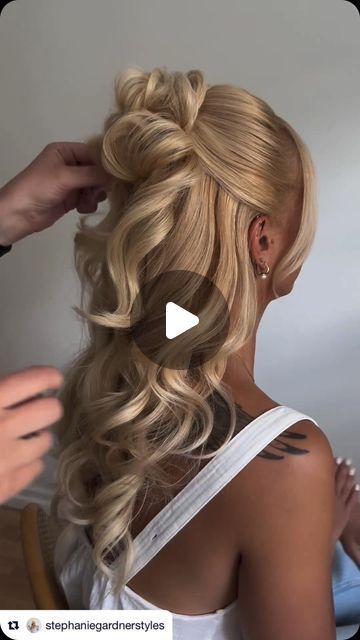 Behive Hairstyles Wedding, Half Up Half Down Wedding Hair Bun, Halfup Hairstyle For Long Hair, Wedding Hairstyles For Bride Half Up, Long Hair Wedding Styles All Down, Bride Half Up Half Down Hairstyles, Half Up Half Down Wedding Hair Tutorial, Half Up Half Down Hair Wedding, Half Up Half Down Wedding Hair Medium Length