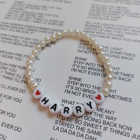 Harry Styles Friendship Bracelet, Harry Styles Bracelets, Inspo Bracelets, Taylor Bracelets, Frendship Bracelets, Harry Core, Harry Styles Fine Line, Homemade Bracelets, Friendship Bracelets Designs