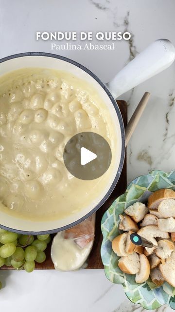 Paulina Abascal on Instagram: "¿Quién piensa que el fondue es ideal siempre? 🫕✨👩🏻‍🍳 ¡Y sin duda es perfecto para el frío! ♥️ Prepara este FONDUE DE QUESOS 🧀 que yo se que es de tus favoritos 💫✨ 

#fonduedequeso #fondue #quesos #recetas #paulinabascal 

Receta 👉🏼

Fondue de quesos:
200g de queso gruyere
100g de queso emmental
100g de queso gouda 
210ml de vino blanco
20g de fécula de maíz
½ pieza jugo de limón amarillo
Pimienta
20ml de kirsch
½ cucharadita de nuez moscada
 
Procedimiento:
En una olla a fuego medio colocar los quesos, la fécula de maíz, el vino caliente, el jugo de limón, la pimienta, el kirsch la nuez moscada y dejar que todo se mezcle sin dejar de mover." On Instagram, Instagram