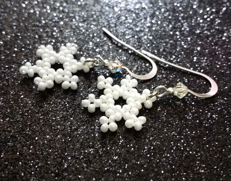 Seed Bead Tutorials, Seed Bead Snowflake, Free Seed Bead Patterns, Snowflake Diy, Beaded Ornaments Diy, Seed Bead Patterns Free, Beaded Snowflake, Snow Flakes Diy, Beaded Snowflakes