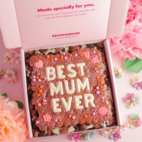 Mother Day Chocolate Ideas, Brownies Gift Packaging Ideas, Mother’s Day Dessert Gift, Mothers Day Brownies, Baked Goods Box Ideas, Mothers Day Sweets Treats Gift Ideas, Mother’s Day Treats, Mother’s Day Desserts, Brownies Ultah