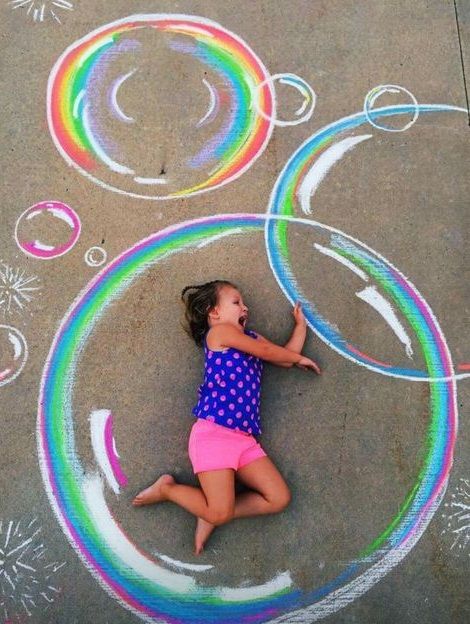 Chalk Art Birthday Ideas, Interactive Chalk Art, Back To School Sidewalk Chalk Ideas, Chalk Ideas Easy, Sidewalk Chalk Art Ideas, Chalk Photography, Chalk Activities, Chalk Photos, Fun Chalk Art