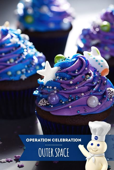 Looking for a tasty, space themed dessert? This homemade Swirled Galaxy Cupcake recipe is easy and fun to make. The vanilla frosting and star sprinkles make it the perfect out-of-this-world dessert. Space Themed Desserts, Cake Purse, Galaxy Desserts, Galaxy Cupcakes, Purse Cakes, Space Cupcakes, Cakes Pink, Pink Cakes, Cake Princess