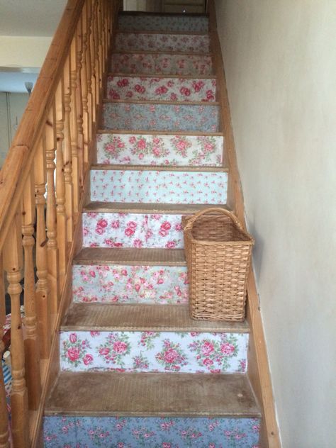 My shabby chic stairs Chic Staircase, Decorated Stairs, Aesthetic Stairs, Shabby Chic Hallway, Baños Shabby Chic, Shabby Chic Design, Staircase Ideas, Cute House, Dream Room Inspiration