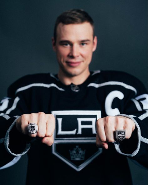 Dustin Brown | LA Kings Legend Dustin Brown, Sports