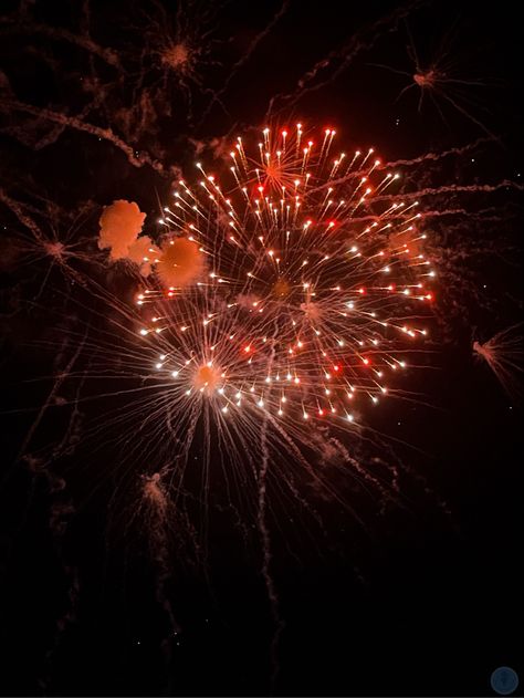 Red Aesthetic Photography, Sky App, Firework Painting, Outer Space Wallpaper, Fireworks Wallpaper, Colorful Fireworks, Fireworks Pictures, Cloudy Nights, The Thirteen