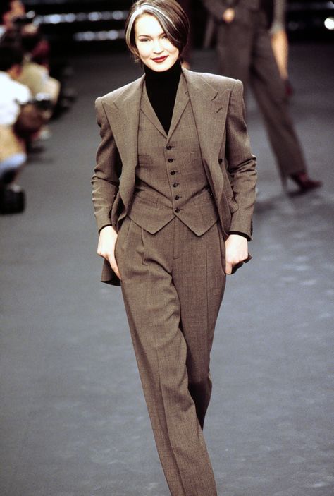 90s Women Suit, Old Money High Fashion, 90s Suits Women, Ralph Lauren 1995, 80s Powersuit, Winter Outfits 90s, 90s Office Fashion, Lawyer Outfit Women, Ralph Lauren Runway