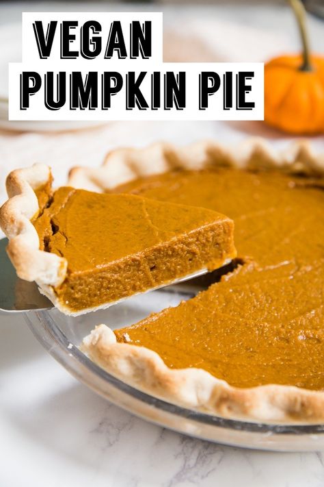 Vegan Pumpkin Pie- this classic pie is very simple to make and SO delicious. Your friends and family will never even know that it is vegan!! Vegan Pumpkin Pie Recipe, Vegan Thanksgiving Dessert, Classic Pumpkin Pie Recipe, Best Pumpkin Pie Recipe, Pumpkin Pie Recipe Easy, Perfect Pumpkin Pie, Vegan Pumpkin Pie, Pumpkin Pie Recipe, Homemade Pumpkin Pie