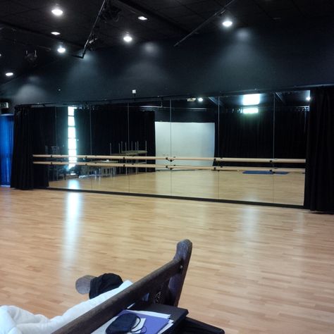 Dance Studios Aesthetic, Kpop Dance Studio Aesthetic, Studio Dance, Aesthetic Dance Studio, Korean Dance Studio, Dance Practice Aesthetic, Dance Competition Aesthetic Stage, Home Dance Studio, Dance Studio Design