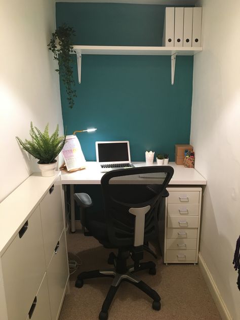 Tiny Corner Office, Small Studio Ideas Offices, Box Room Ideas Offices, Tiny Office Layout, Tiny Office Storage Ideas, Micro Home Office, Box Room Office Ideas Small Spaces, Tiny Study Room Ideas, Tiny Office Nook