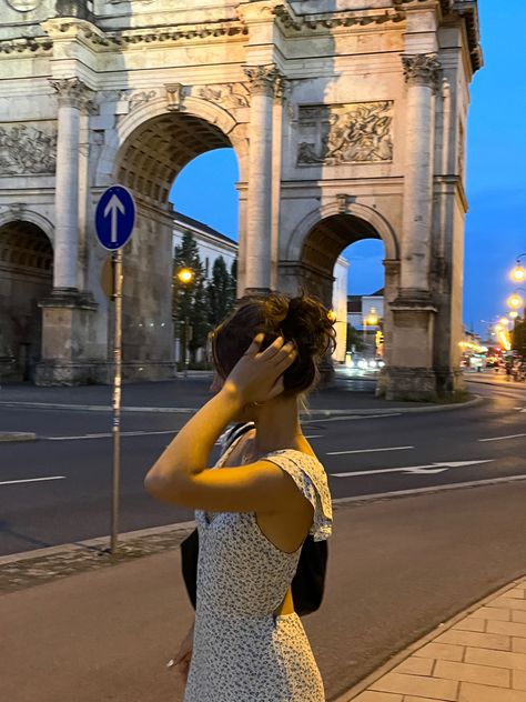 #munich #happy #girl #night #fashion #nightlife #aesthetic Munich Germany Aesthetic Outfits, Germany Photo Ideas, Germany Trip, Germany Munich, German Girl Aesthetic, Munich Photoshoot, Germany Travel Aesthetic, Germany Instagram Pictures, Munich Germany Photo Ideas