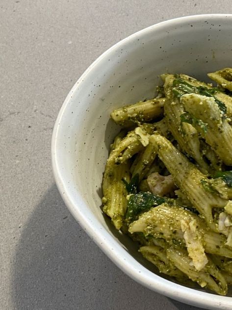 Vegetarian Pasta Aesthetic, Green Pasta Aesthetic, Aesthetic Pesto Pasta, Pesto Pasta Aesthetic, Pesto Aesthetic, Green Pesto Pasta, Pasta With Pesto, Pasta Aesthetic, Doing My Hair