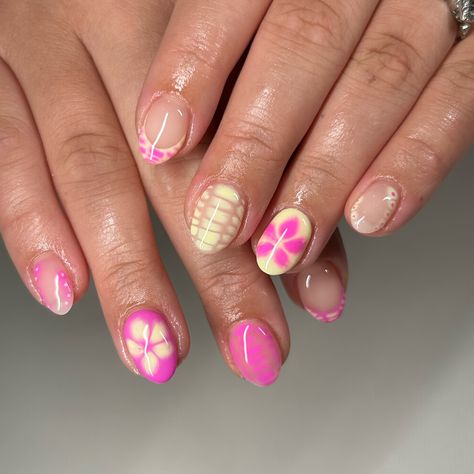 The blooming gel flowers are SO cute!!! Are you kidding? #luminary #luminarynailsystems #planails #nailtech #nynails #nailart #bloominggel #bloominggelnailart #summernails Winter Blooming Gel Nails, Nail Beach Ideas, In Trend Nails, Beetles Blooming Gel, Gel X Blooming Gel, Blooming Gel Acrylic Nails, Blooming Gel Nail Art Flower, Cute Blooming Gel Nails, Blooming Polish Nail Art