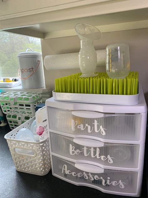 Pump Storage Solution – My Perfect Intent Formula Storage Ideas, Pumping Station Organization, Pump Parts Organization, Breast Pump Storage Ideas, Baby Formula Station In Kitchen, Baby Medicine Organization, Pacifier Storage Ideas, Paci Storage, Bottle Station Baby Kitchen