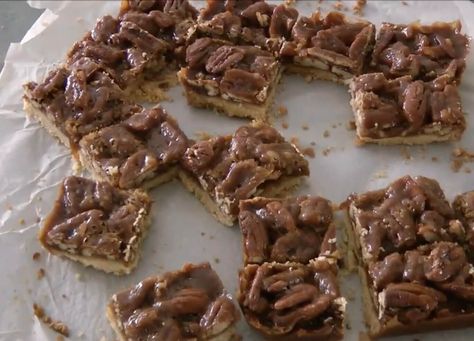 Caramel Pecan Dream Bars Caramel Pecan Dream Bars, Pecan Dream Bars, Dream Bars Recipe, Dream Bars, Pecan Bars, Recipe Tin, Pecan Cake, Caramel Pecan, Foodie Friends