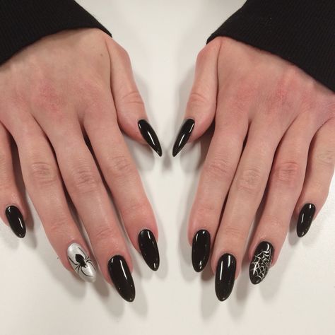 Nail Inspo Spider Web, Black Spider Nails, Spider Web Black Nails, Black Nails With Silver Spider Web, Short Nail Designs Spider, Black Nails Spider, Spider Nail Designs, Black Nail Designs Spider Web, Nail Art Spider