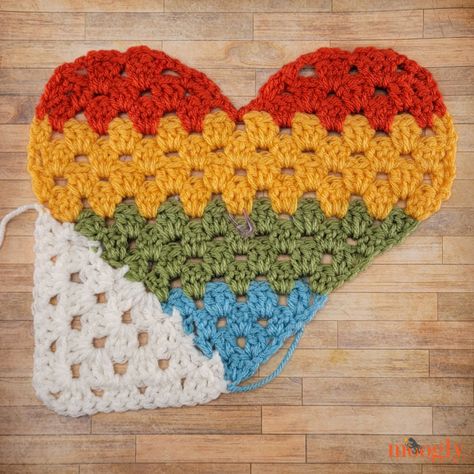 Crochet Block With Heart, Crochet Granny Shapes, Heart Granny Square Pattern Free, Large Crochet Heart, Crochet Heart Free Pattern, Moogly Crochet, Heart Granny Square, Granny Square Pattern Free, Crochet Heart Blanket