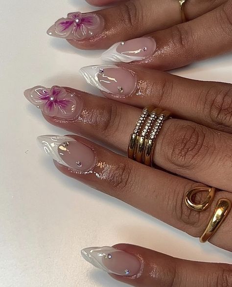 Nail Art Designs 3d Flowers, Short Almond Acrylic Nails Flower, Summer Nails Flower French Tip, Almond Flower Nails Designs, Nail Inspo 3d Art, 3d Hawaiian Flowers Nails, 3d Nail Gel Art, 3d Flower Art Nails, French Tip With Flower On Ring Finger