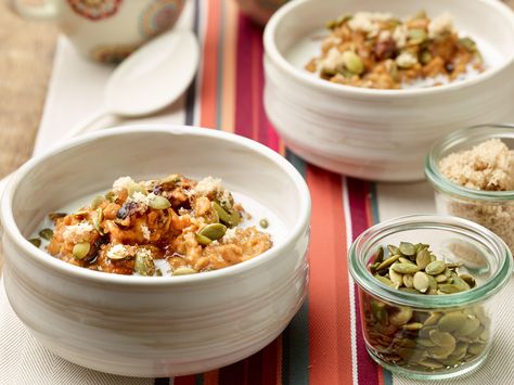 This warm, spiced oatmeal offers a hearty breakfast guaranteed to keep your morning charged: all thanks to the power of pumpkin. Spice Oatmeal, Pumpkin Spice Oatmeal, Pumpkin Spice Recipe, Breakfast And Brunch, Food Network Canada, Oatmeal Recipe, Best Pumpkin, Spice Recipes, Oatmeal Recipes