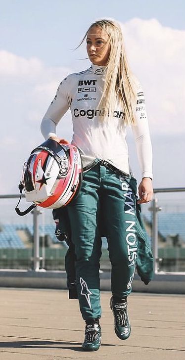 Woman Race Car Driver, Women In Motorsport, Racing Suit Women, Jessica Hawkins, Racing Women, Female Race Car Driver, Female Racers, Aston Martin F1, Race Outfit