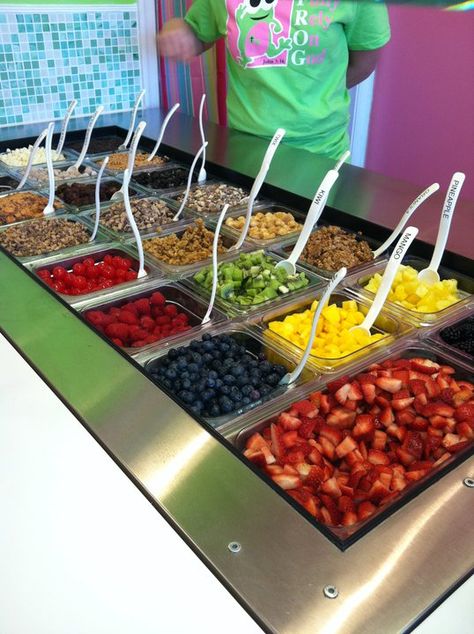 Fruit And Veggie Bar, Frozen Yogurt Toppings Bar, Fruit Business Ideas, Smoothie Bar Ideas, Acai Bowl Shop, Fruit Salad Bar, Sweet Frog Frozen Yogurt, Frog Fruit, Frozen Yogurt Fruit