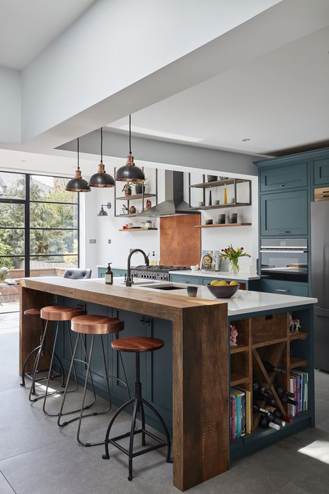 How to seal a butcher block countertop | Real Homes Desain Pantry, Budget Kitchen Remodel, Home Design Diy, Kitchen Inspiration Design, Kitchen Diner, Kitchen Projects, Kitchen Remodel Idea, Kitchen Layout, Ideas Kitchen