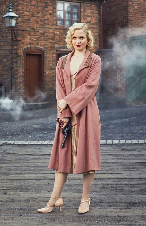 Kate Phillips As Linda Shelby n Peaky Blinders Linda Shelby, Peaky Blinders Women Fashion, Peaky Blinders Fashion, Peaky Blinders Merchandise, Peaky Blinders Costume, 1920s Fashion Women, Period Dress, 1920s Fashion, Peaky Blinders