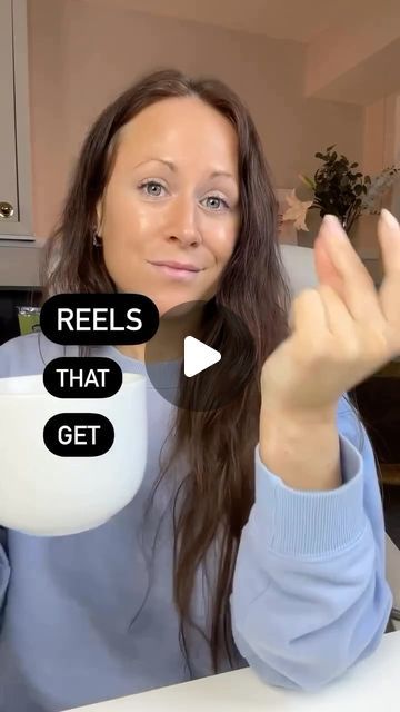 Caroline Flett | INSTAGRAM GROWTH on Instagram: "🚨Let’s break down 3 VIRAL reels formulas👇  I’ve been watching the most VIRAL reels and there are a few simple reel formulas that get a ton of views.  But only if you nail the formula.  👉Just in case you missed it, Comment HOOKS to get my Viral Hooks Cheat Sheet  I know you’ve got a TON value to give, so let’s nail these viral formulas so you can rocket those views!👇  1. Transition reveal + teach something :  These are amazing for getting people to rewatch the reel.  - Show a satisfying transition (like a “before” where you’re in your PJs with no makeup) to an after (your make up is on and you’re looking stylish in your outfit). - But make sure you reveal a valuable tip, truth-bomb or something helpful (like a list) on the beat drop.  2. Short Sentences, Instagram Insights, Beat Drop, 3 Face, Clothing Blogs, Viral Reels, Insta Ideas, Learn Something New, Christmas Party Outfits