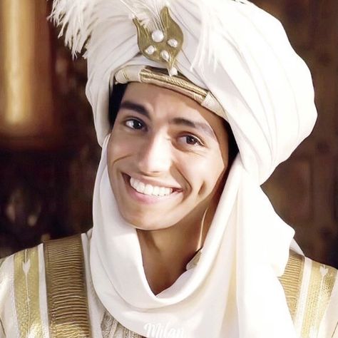 Prince Ali, Aladdin Live, Mena Massoud, Aladdin 2019, Disney Jasmine, Aladdin And Jasmine, Beautiful Love Pictures, Aesthetic Boys, Beautiful Photoshoot