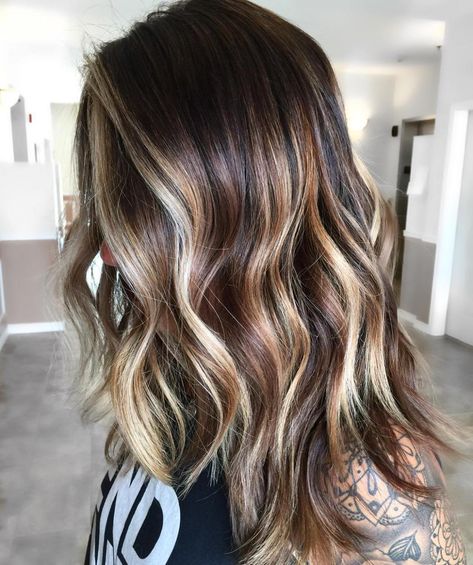 Tri-Color Balayage Hair Reddish Highlights, Medium Balayage Hair, Balayage Styles, Darker Hair, Brunette Ombre, Rambut Brunette, Brunette Balayage, Highlights Blonde, Balayage Hair Dark