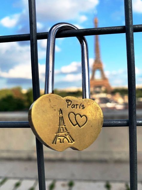 Paris Lock Bridge, Lock Bridge, Broken Screen Wallpaper, French Aesthetic, France Aesthetic, Eco Friendly Candles, Paris Tours, Paris Pictures, Paris Love