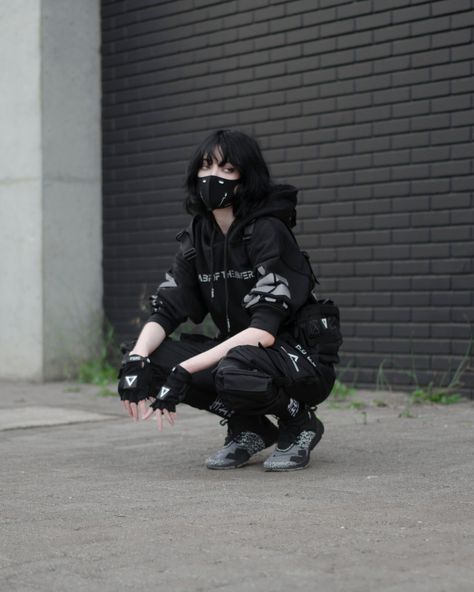 Cyberpunk Outfit, Futuristic Clothing, Techwear Pants, Techwear Outfits, Techwear Fashion, Tech Wear, Tomboy Outfits, Black Clothing, Pose References